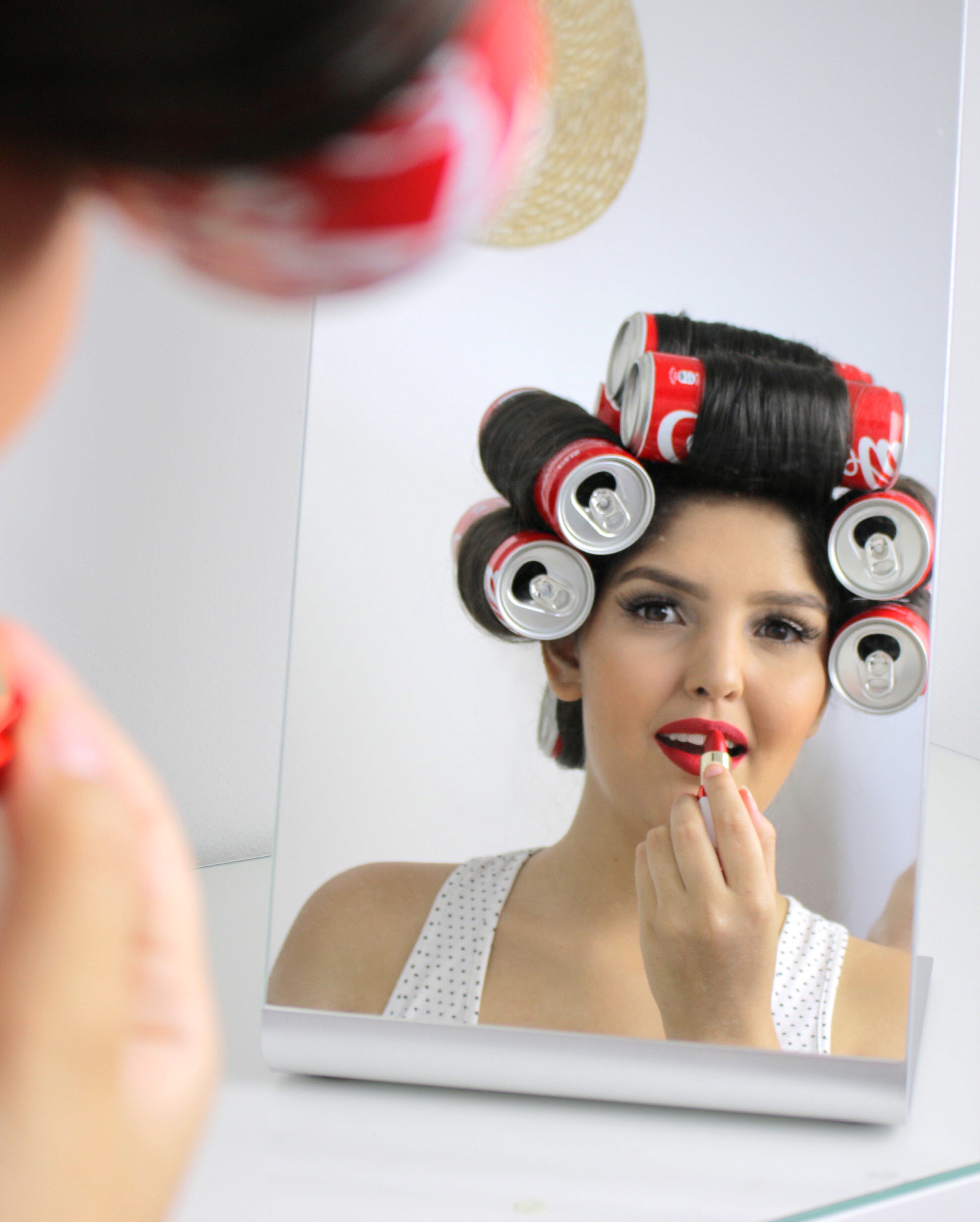 Coca Cola Pin-Up - Coke Curls - Como Enrolar o cabelo com coca colca